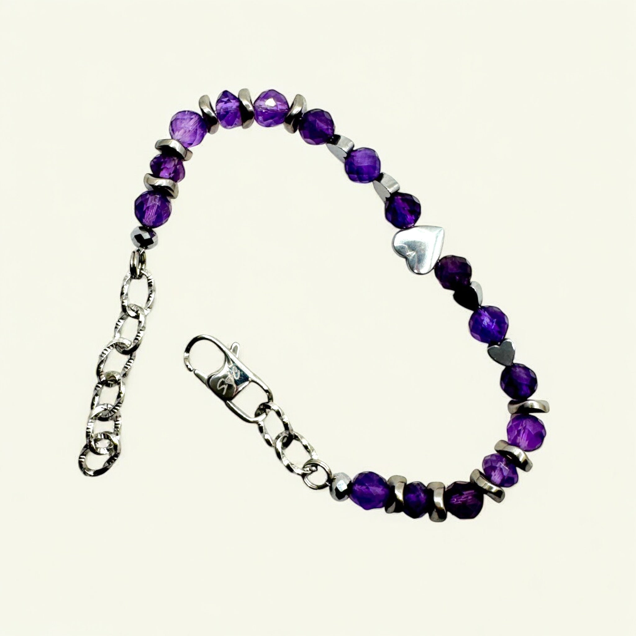Bracciale Ametista Sfaccettata Bi-Misura con Cuori in Ematite Sharifa Crystals